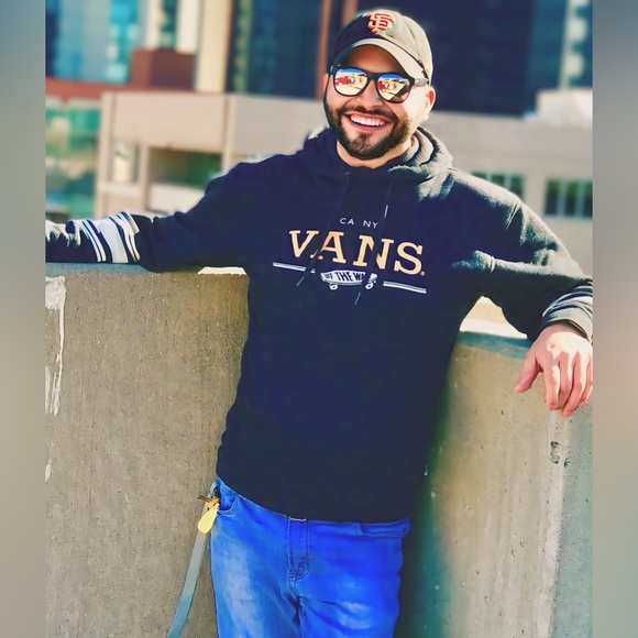 Meet your Posher, Julian - Picture 4 of 5